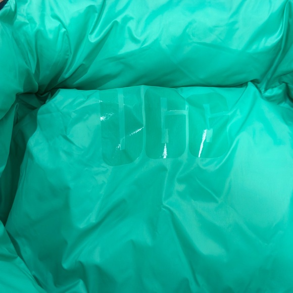 Beautiful UGG sleeveless jacket with tag - Picture 3 of 4